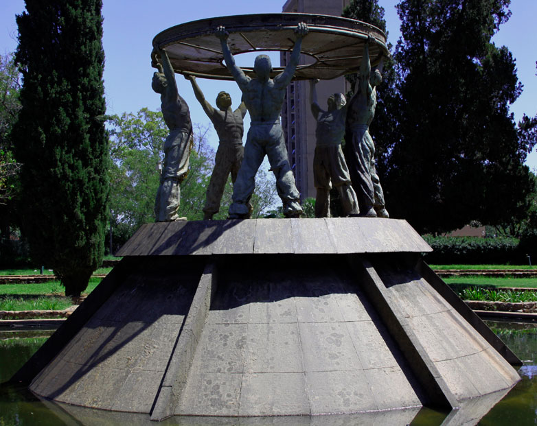 The Diamond Diggers, Kimberly, Oppenheimer Fountain